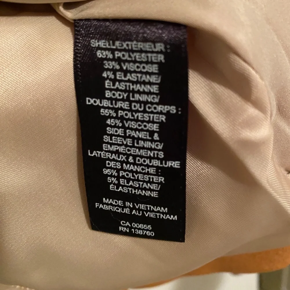 RW & CO. One-Button Fitted Blazer - Picture 5 of 7